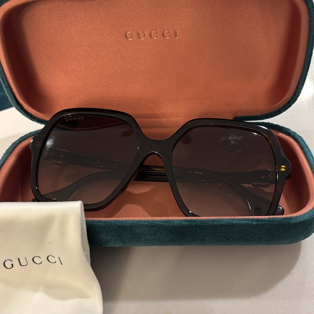 Authentic Gucci rectangular frame sunglasses with GG gold logo on both arms.